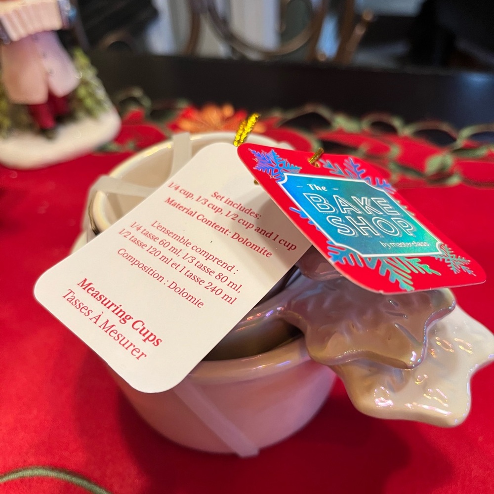 NWT ‘The Bake Shop’ Snowflake White Opal Measuring Cups - Picture 5 of 6
